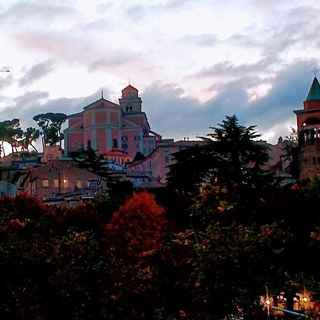 Casa Vacanze Nel Centro Storico Di Fermo Happy Song Exterior photo